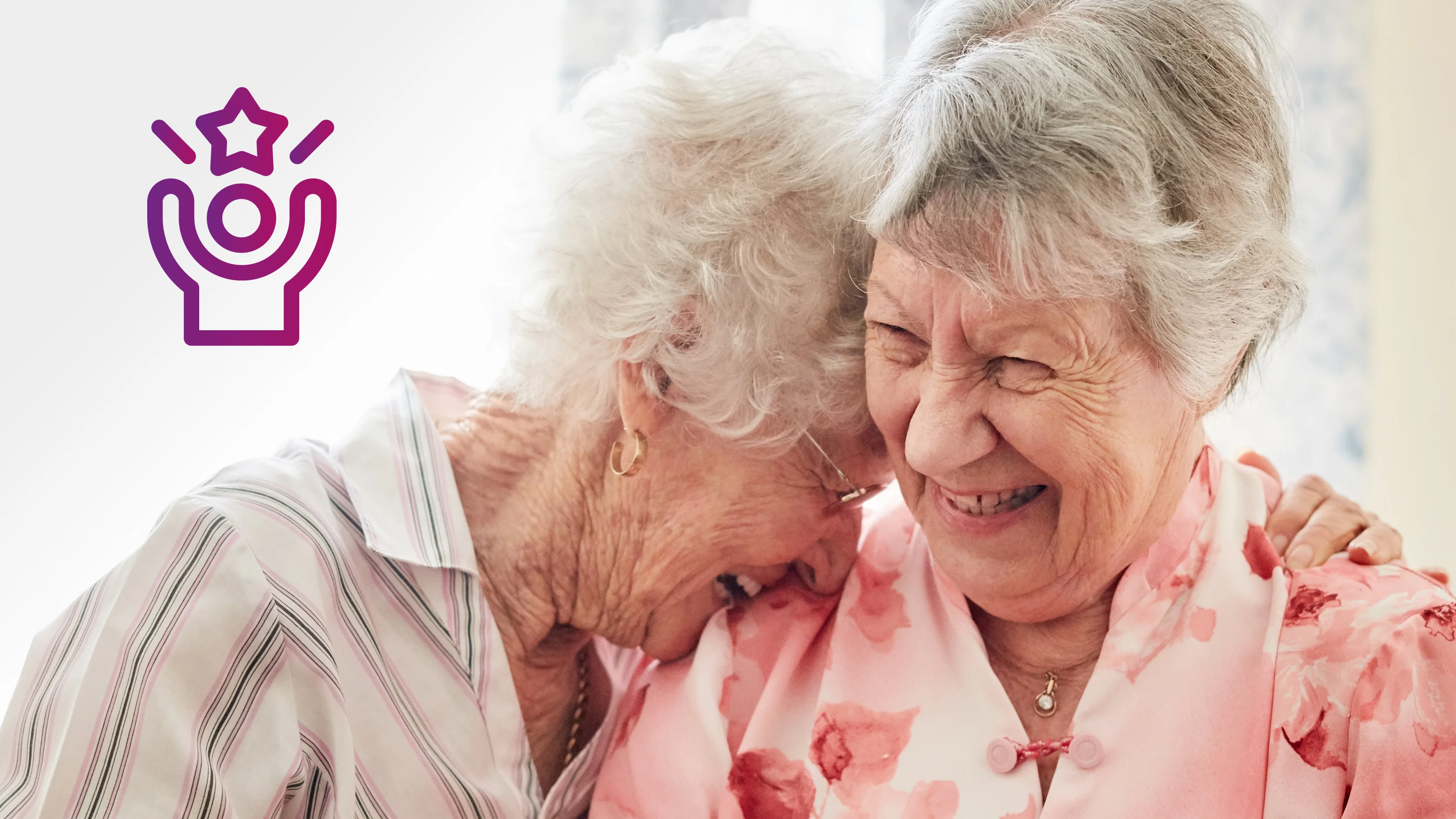 Vanhempi nainen pitelee vauvaa